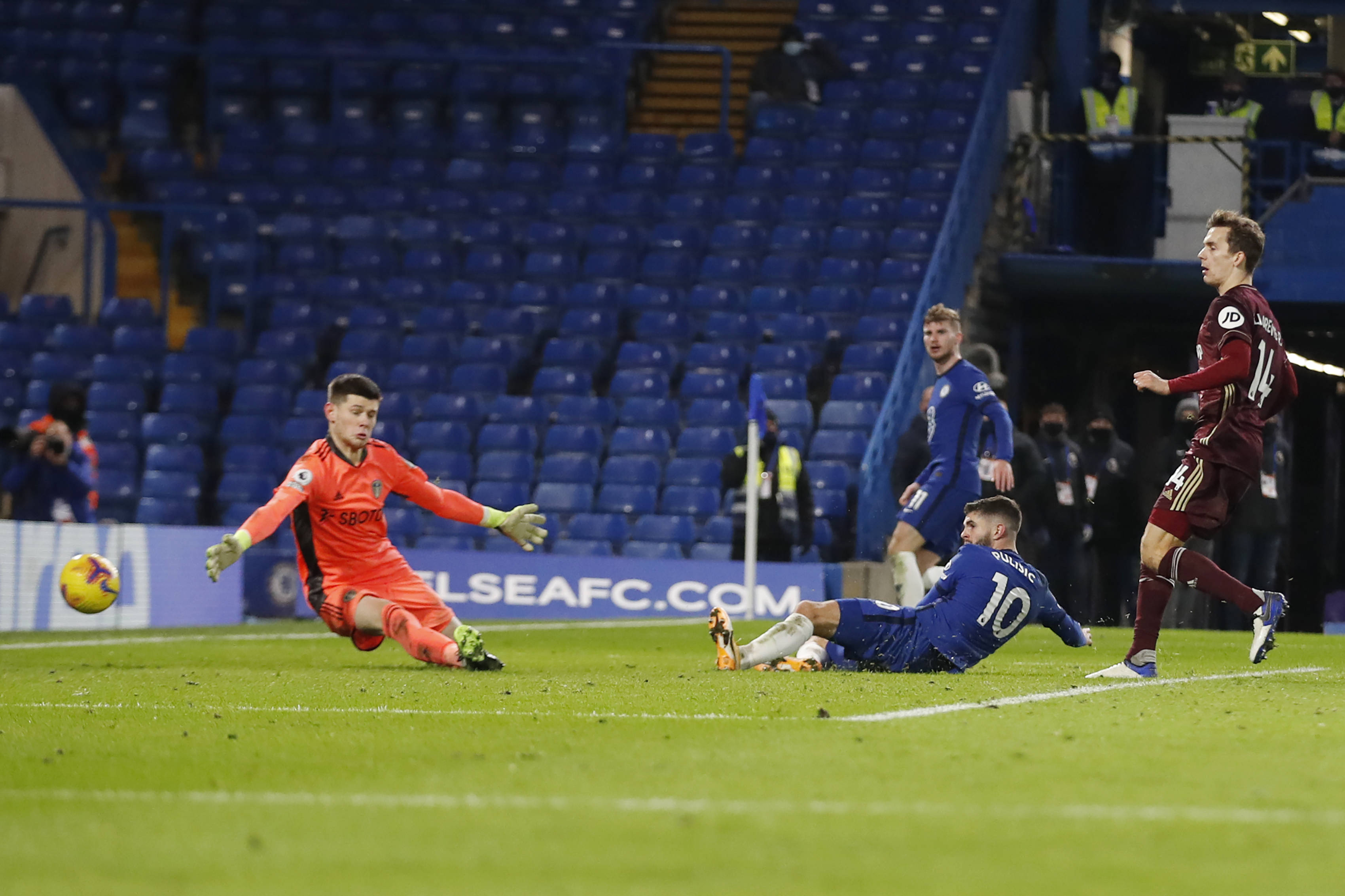 试图吸引莫 试图吸引莫